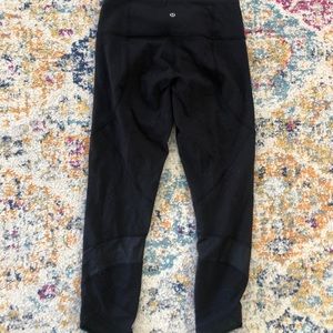 Lululemon Cropped Yoga Pants - Size 6